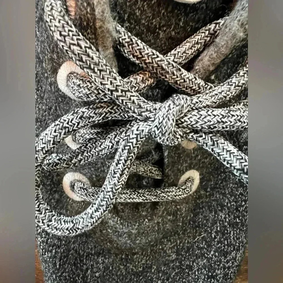 Allbirds woman’s Wool Runner sneakers. Size: 9. - Picture 6 of 14